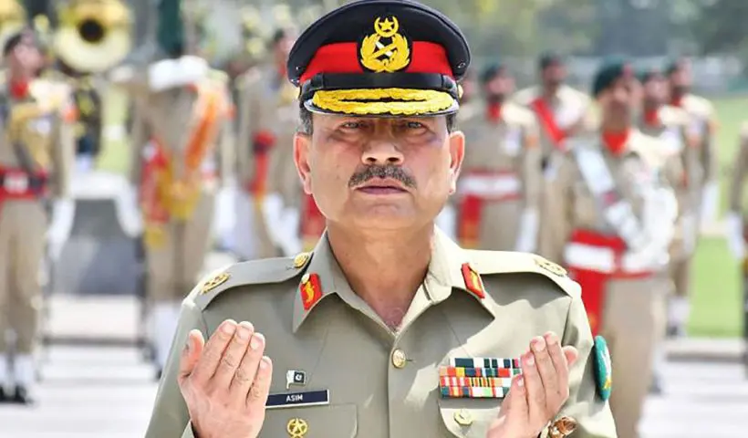 Pak army chief awards himself medal