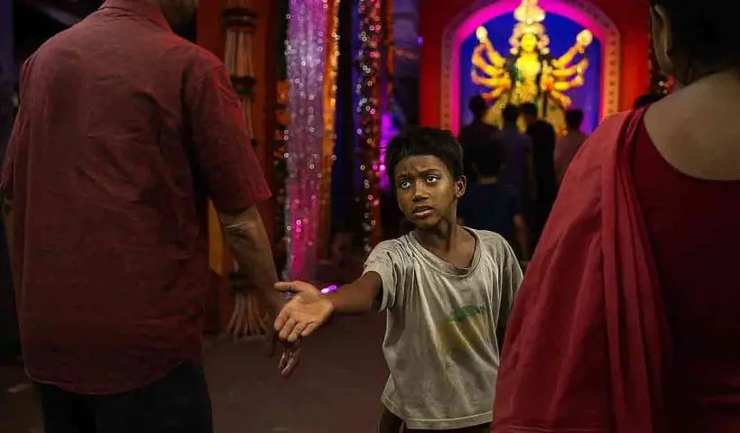 Kolkata Durga Puja 2025 Feature rijus struggle amidst festival joy