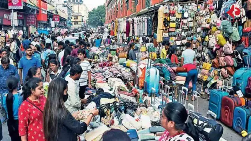Massive Shopping rush in Kolkata Markets before Mahalaya for Durga Puja 2025 Festive season