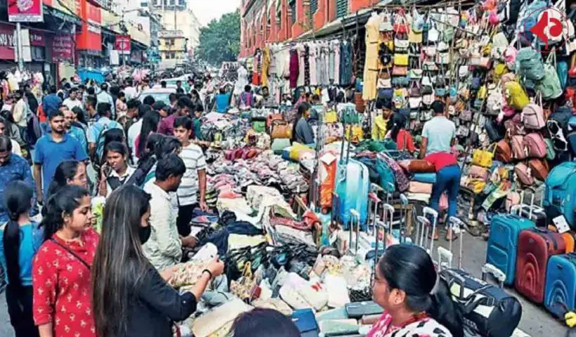 Massive Shopping rush in Kolkata Markets before Mahalaya for Durga Puja 2025 Festive season