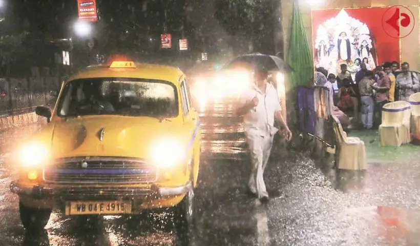 Rain Forecast alert in Kolkata Weather during Durga Puja 2025