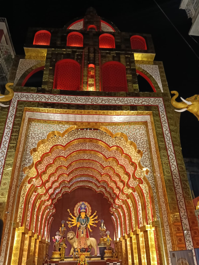 গড়িয়াহাট থেকে রাসবিহারী: প্যান্ডেল হপিংয়ের শুরু | Durga Puja 2025