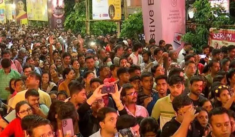 Festive Fever Peaks: Saptami Outshines Sasthi in Crowd Count