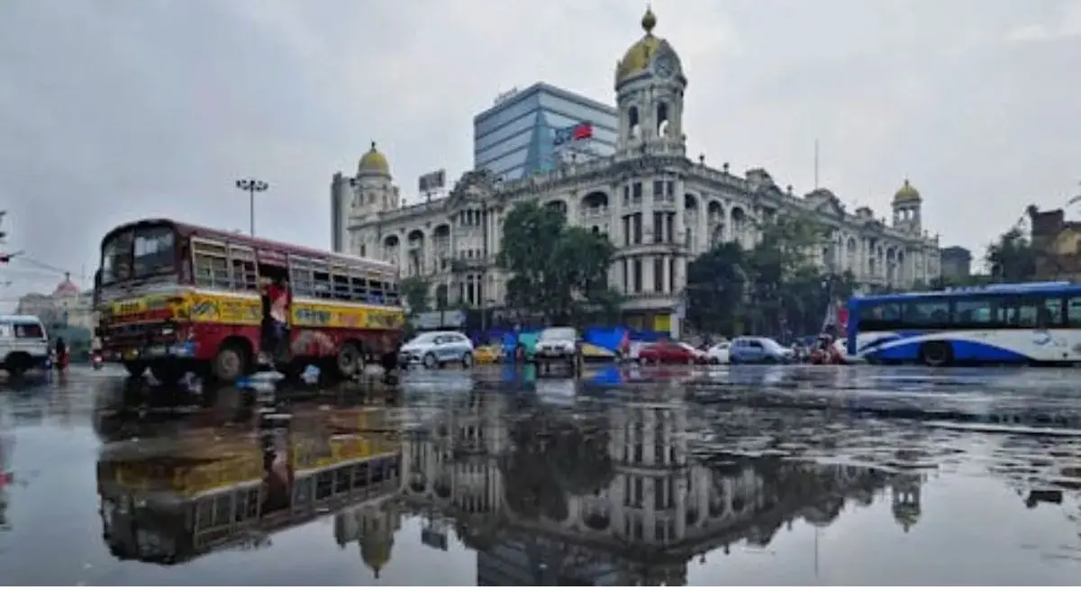 The weather forecast for Kolkata and West Bengal on 28th September predicts light rainfall