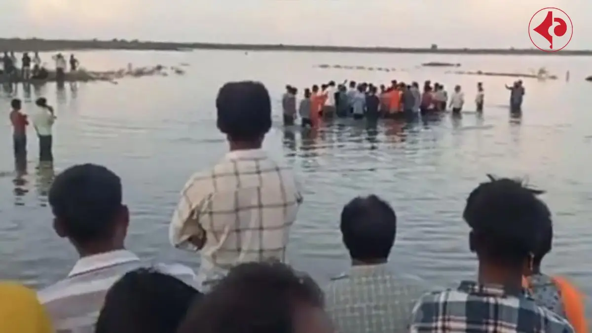 10 dead as Tractor-Trolley Falls Into River In Madhya Pradesh Khandwa During Durga Puja 2025 Immersion