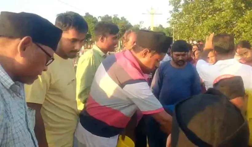 RSS volunteers reach flood and landslide-hit villages of North Bengal with food, milk, tarpaulins, and rescue aid. Relief efforts continue in Nagrakata, Banarhat, Mirik, and Bijanbari.