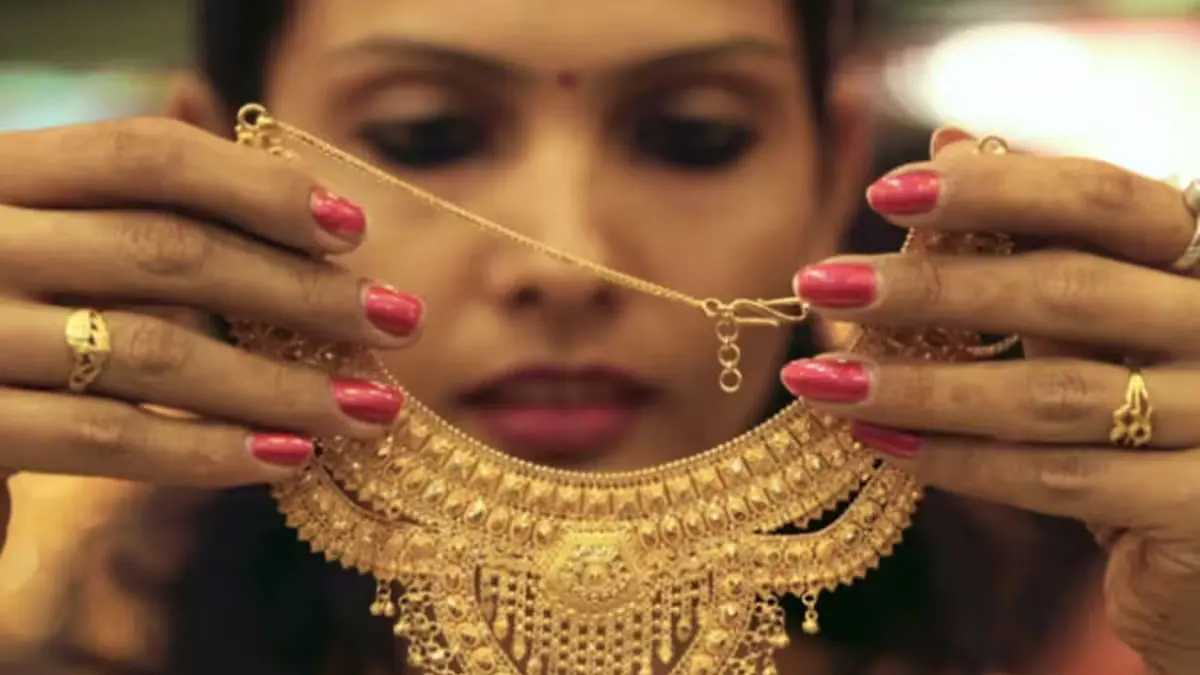 gold-price-predictions-for-diwali-2025-a-dip-or-a-surge