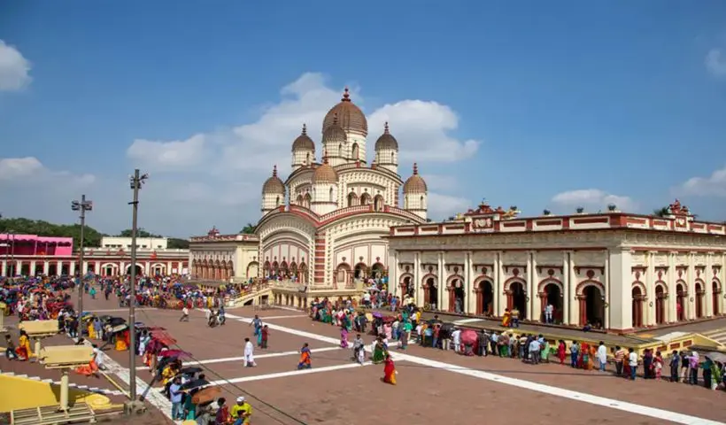 puja-buzz-at-dakshineswar-huge-gathering-of-devotees-in-24-parganas