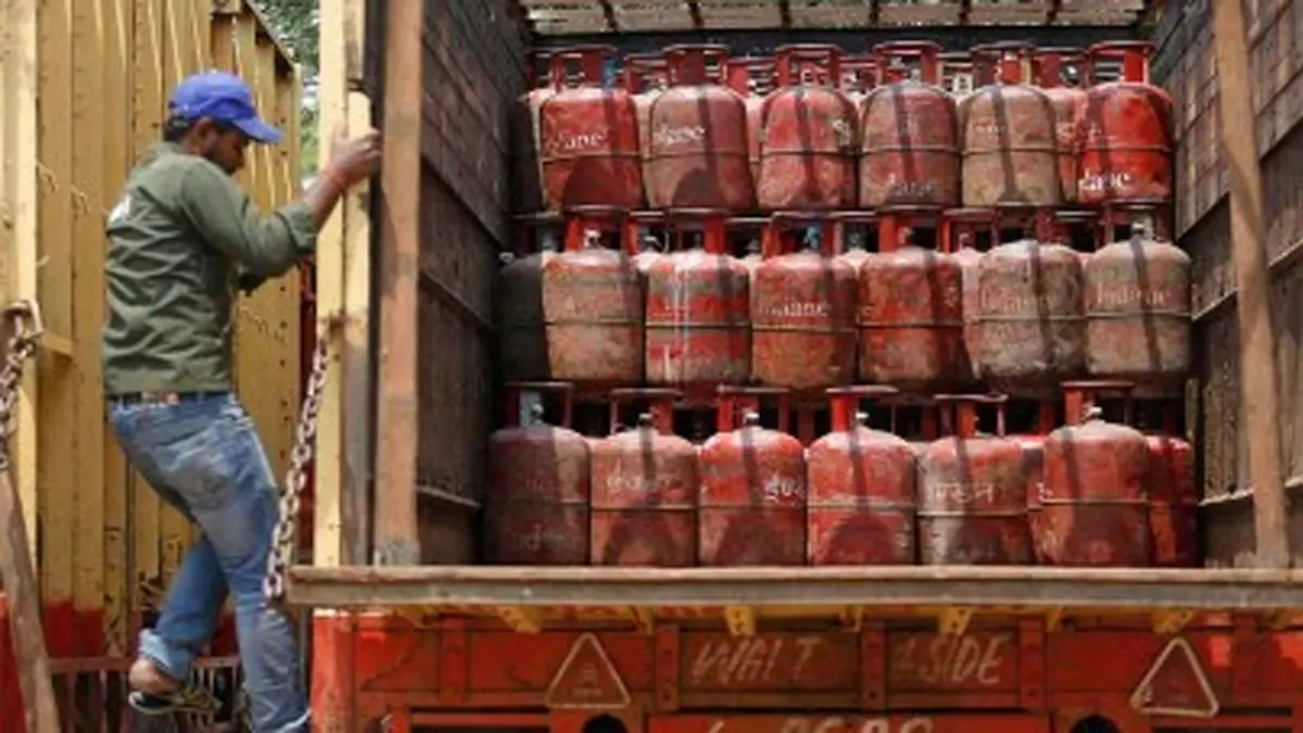 New Commercial LPG Prices Effective from October 1: Check Rates in Kolkata, Delhi, Mumbai, Chennai