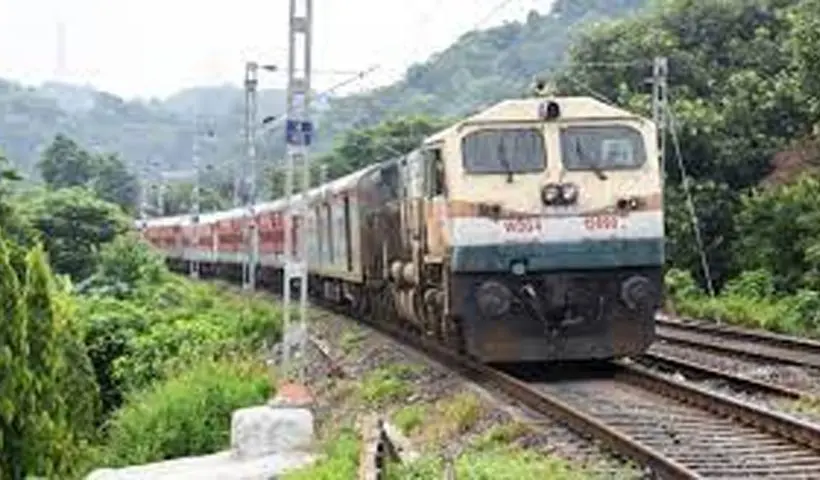 celebrate-diwali-and-chhath-with-ease-special-trains-from-howrah-sealdah-in-service