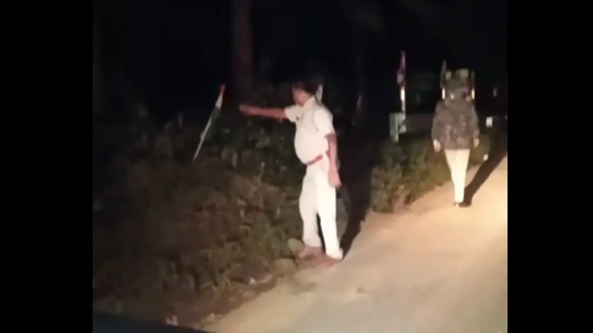 police-fix-trinamool-flags-amid-flood-relief-operations-bengal-politics