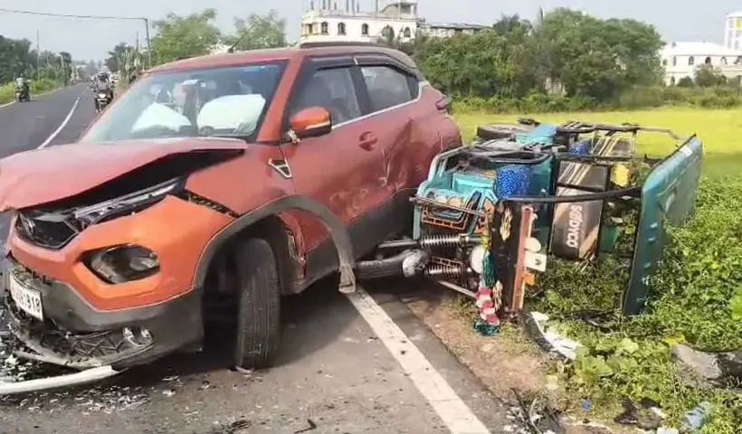 howrah-accident-school-vehicle-topples-into-pond-claims-three-young-lives