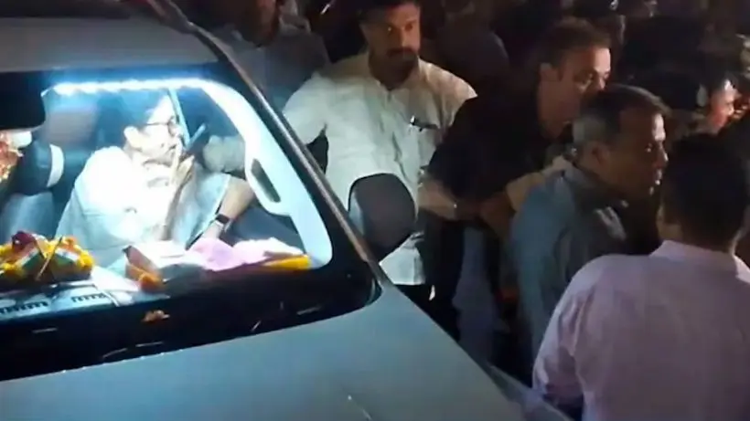 mamata-banerjee-convoy-blocked-barasat-protest-sir-controversy