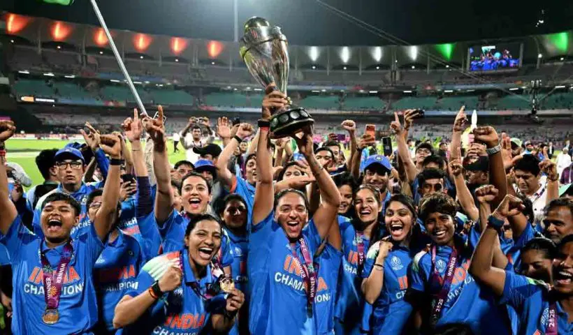 india-womens-cricket-team-meets-pm-narendra-modi-after-icc-womens-world-cup-win