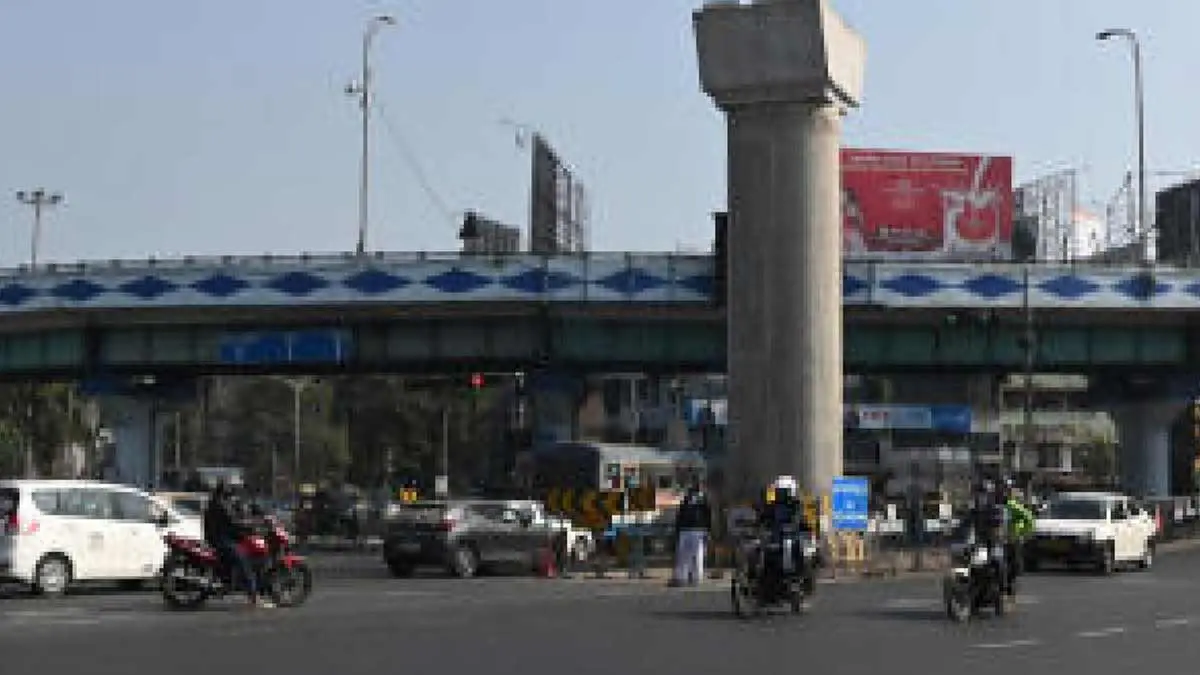 chingrighata-metro-delay-366-meters-state-centre-conflict-shamik-bhattacharya