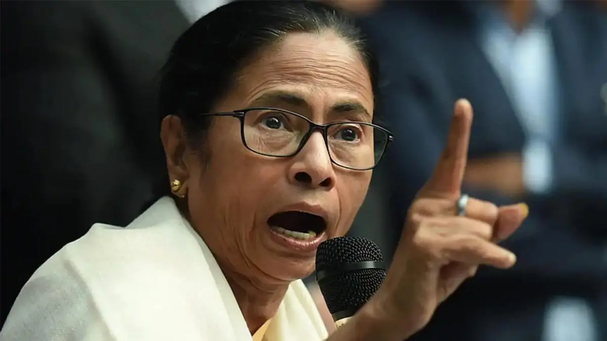 Mamata Takes on BJP’s ‘Veg Supremacy’, Throws Support Behind Vendor