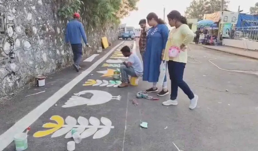mukutmanipur-colorful-path-art
