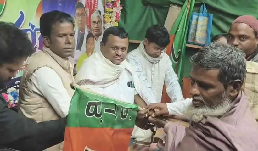 tmc-leader-30-minority-families-join-bjp-in-khejuri