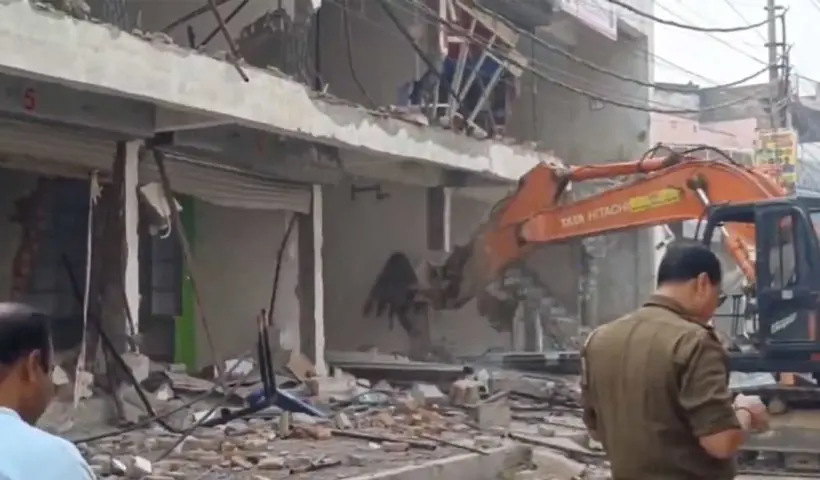 bulldozer-action-bareilly-communal-violence-illegal-market-demolished