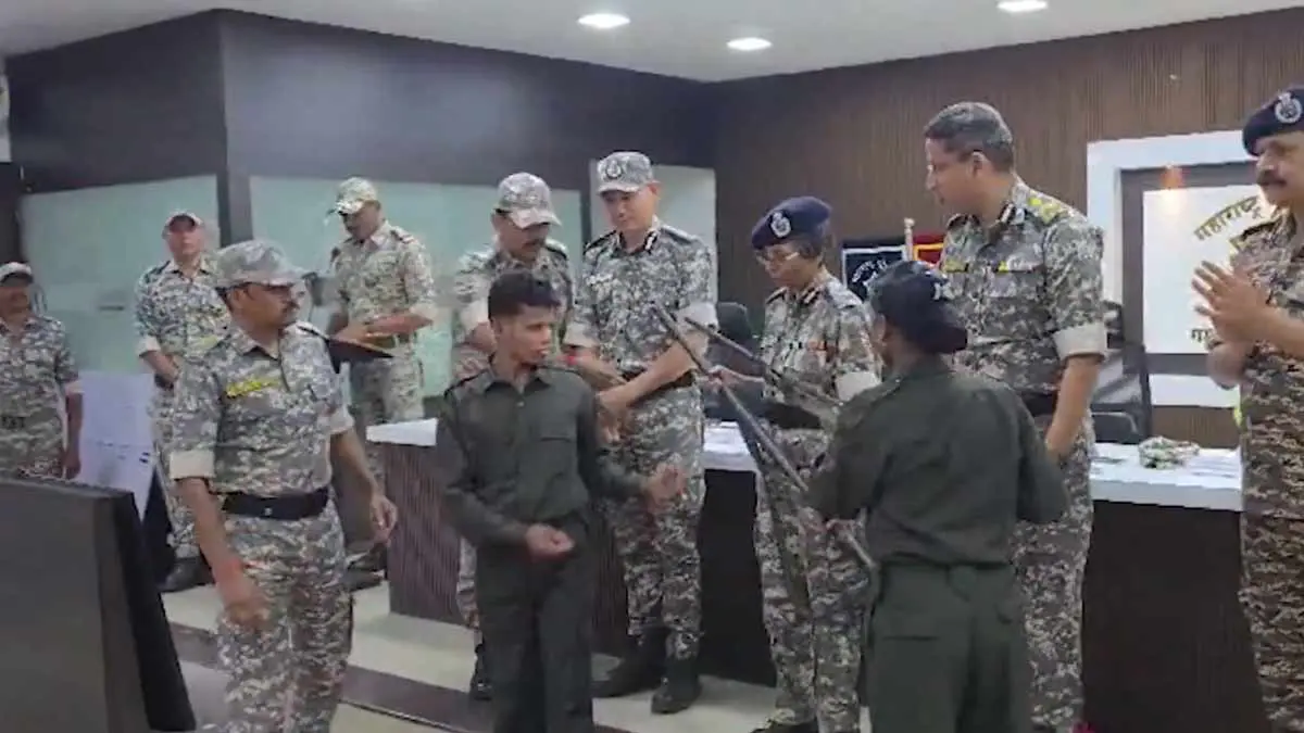 maoists-surrender-maharashtra-82-lakh-bounty-dgp-rashmi-shukla