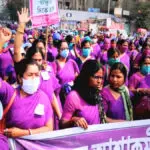 আশাকর্মীদের আন্দোলনে অগ্নিগর্ভ ধর্মতলা, পুলিশের ব্যারিকেড ভাঙার চেষ্টা