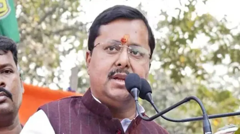 new-bjp-national-chief-offers-prayers-at-gurdwara-ahead-of-formal-charge