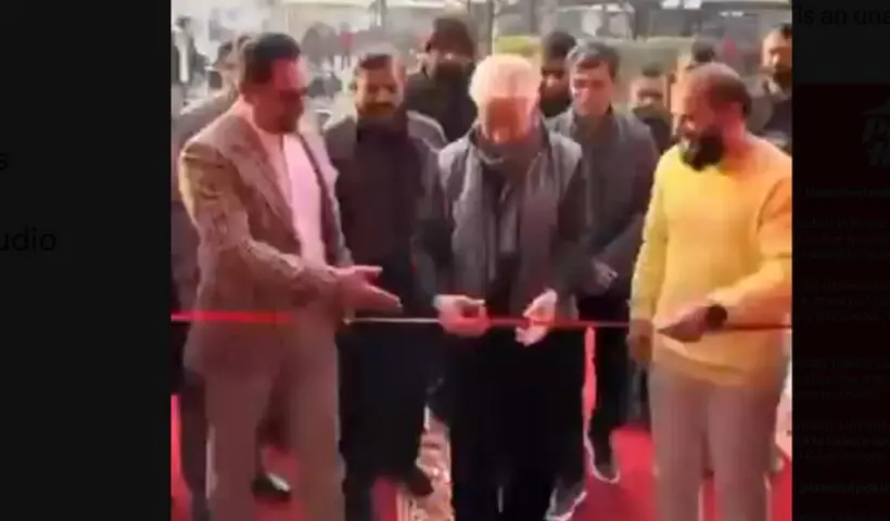 pakistan-defence-minister-khawaja-asif-pizza