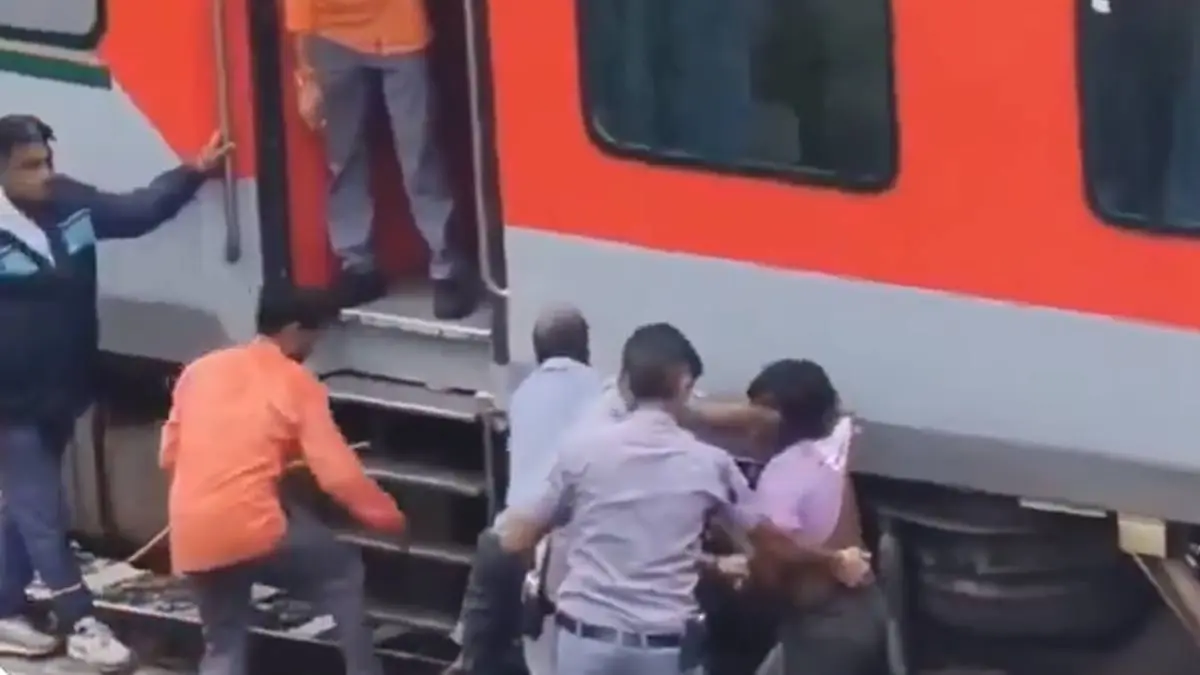 bangladeshi-infiltrators-arrested-train-stone-pelting