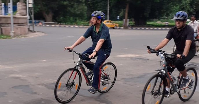 kolkata police commissionar ing bicycle