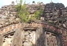 Heritage Durga Puja: দুগ্গা ঠাকুরের পুজোয় হঠাৎ ঢুকে পড়লেন পরমহংস ঠাকুর! Heritage durga puja of Bankura