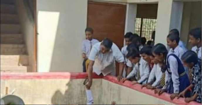 mirzapur headmaster punished the second grade student