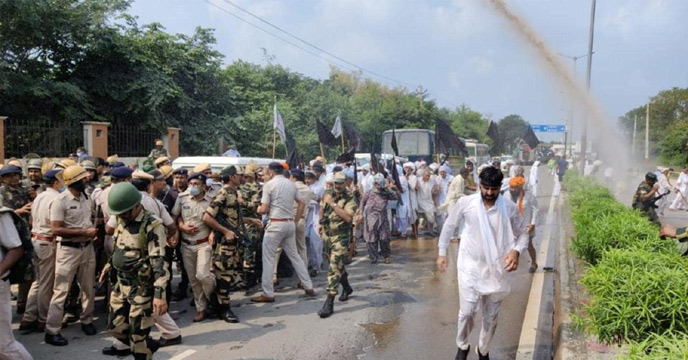 haryana police use water cannon against kisan