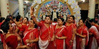 selfie durga puja kolkata