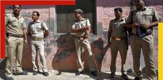 policemen attack judge in Bihar court