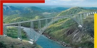 Construction of the world's highest bridge will be completed by September 2022