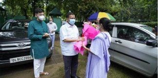Arvind Kejriwal visits South Avenue to meet Mamata Banerjee