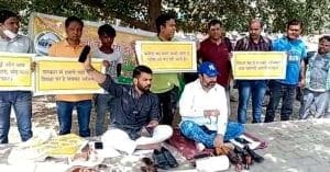 Noida Parents protest school fees increase