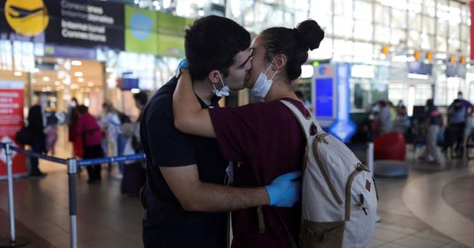 Kissing and sleeping together are banned in Shanghai due to the corona virus outbreak