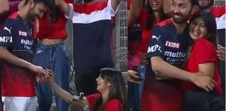 Girl proposes to RCB fan