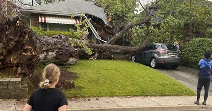 massive-blackouts-as-heavy-storms-hit-east-canada