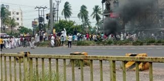 Road blockade in Kolkata due to insulting Hazrat Mohammad
