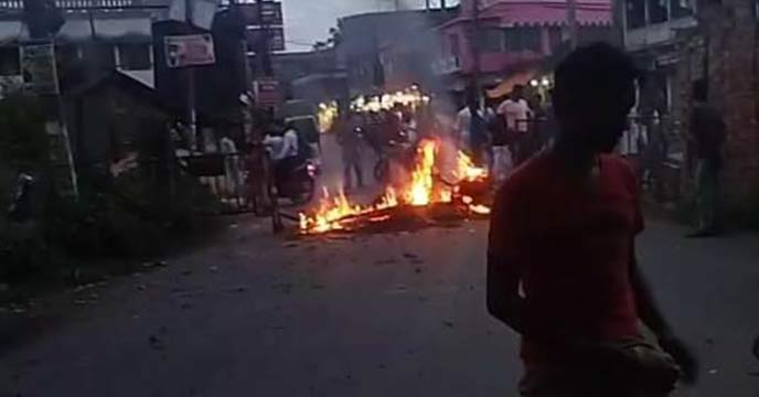 Road blockade in Kolkata due to insulting Hazrat Mohammad