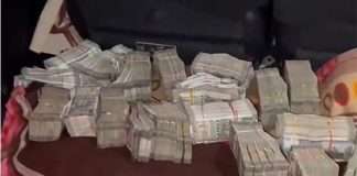 huge gold and cash recovered from Jharkhand Congress mlas car in howrah