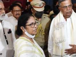 Mamata Banerjee meets governor La ganesan