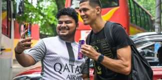 East Bengal fans took selfies