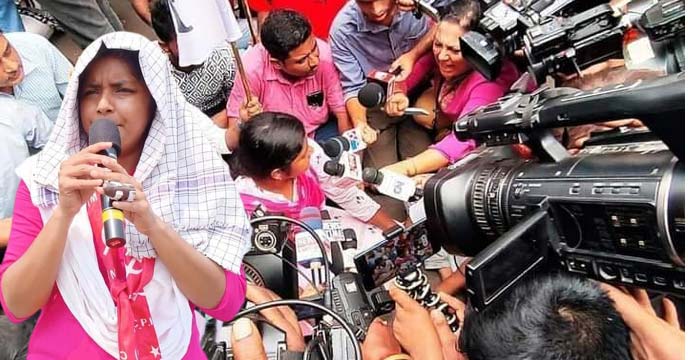 Cpim youth leader Minakshi Mukherjee is new face against mamata banerjee