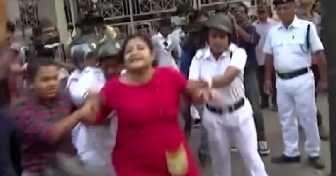 Kolkata Police: DA চেয়ে বাম সংগঠনের বিধানসভা অভিযানে ঘুষি মারায় অভিযুক্ত পুলিশ
