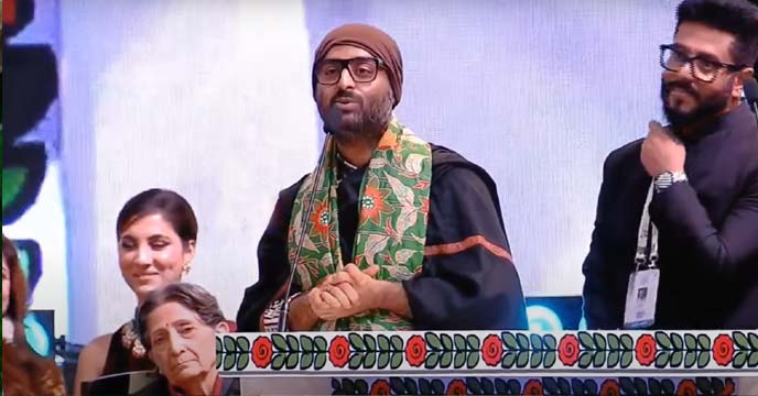 Arijit Singh sings a song in Kolkata international Film festival which goes viral