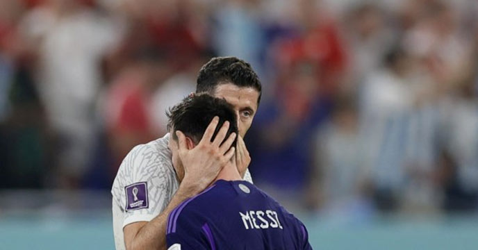 Leondski hugs Messi
