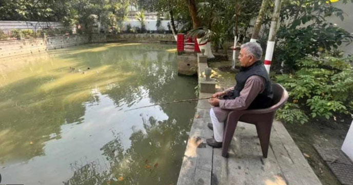 dilip ghosh doing picnic with his close aide in sonarpur